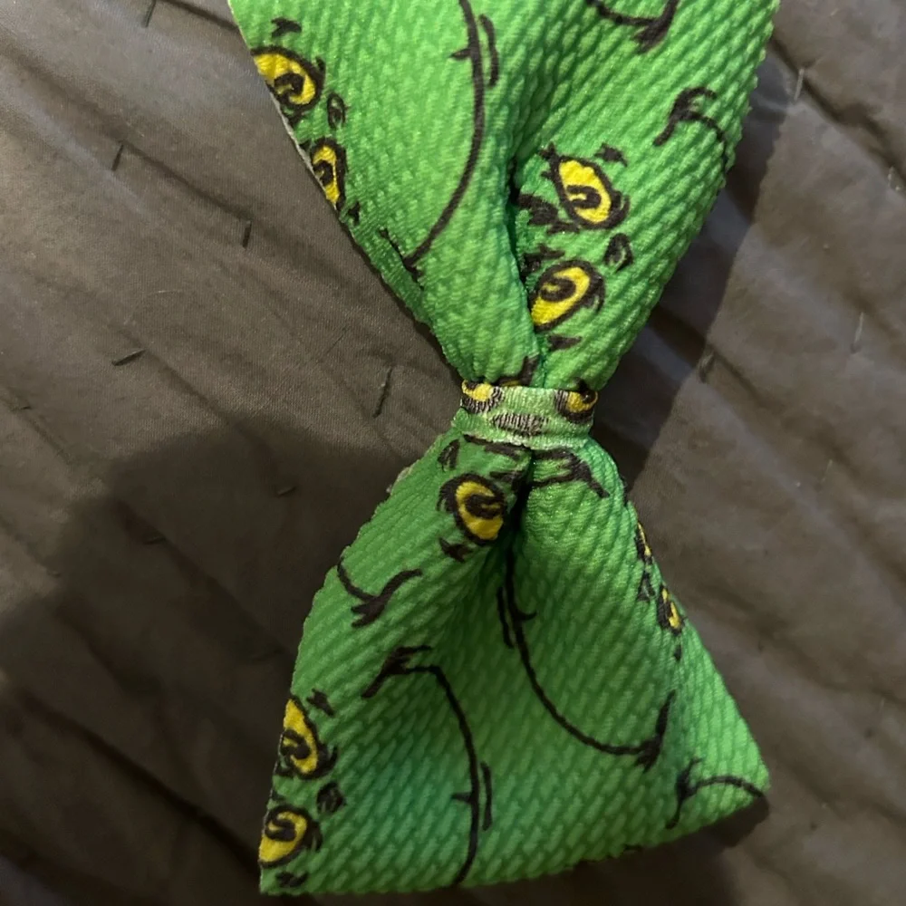 The Grinch Bow Tie💚